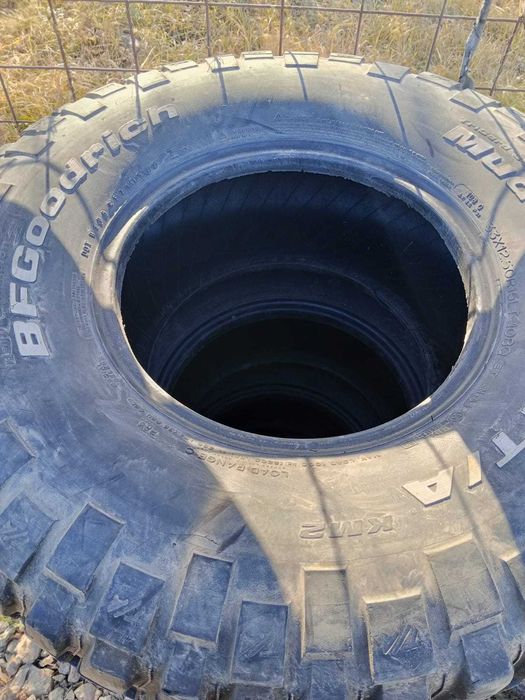 Продам шины 33х12.50R15