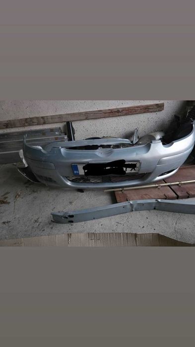 Toyota Yaris на части