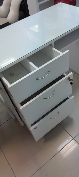 Стол маникюрный двухместный