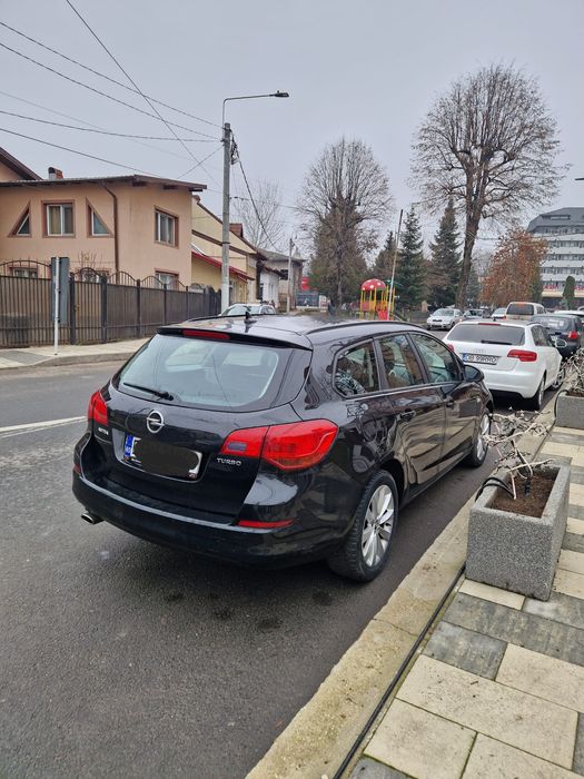 Opel Astra J 2012.