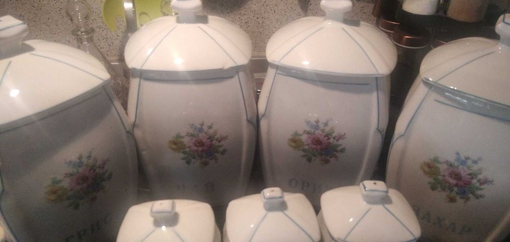 Порцеланови буркани за подправки