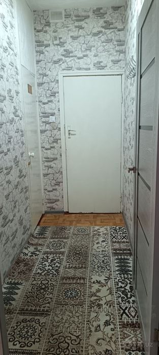 Продаётся 2 комнатная Массив Феруза