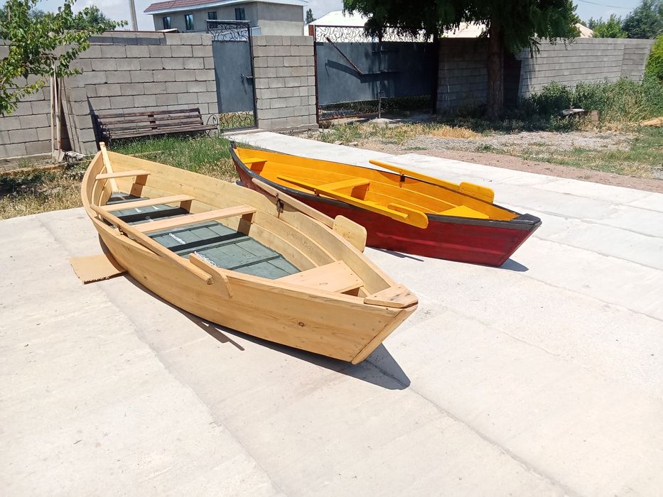 Лодка деревянная