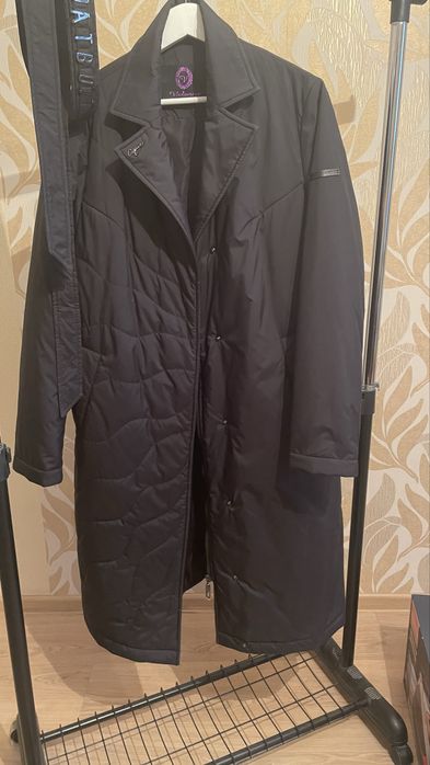 Плащ красивый ниже колен