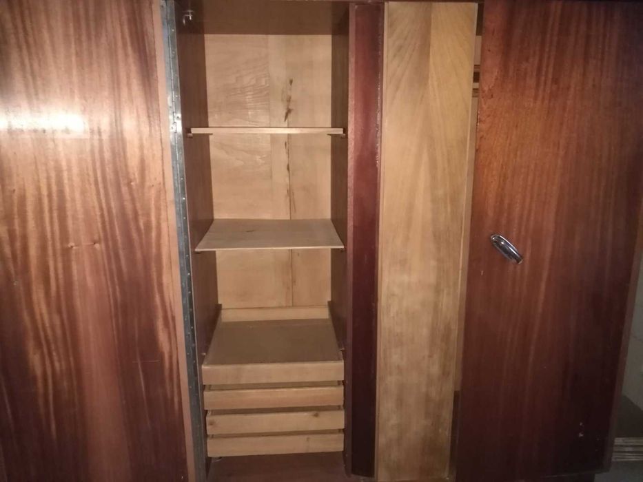 Двукрилен, старинен гардероб, коментар на цената при оглед