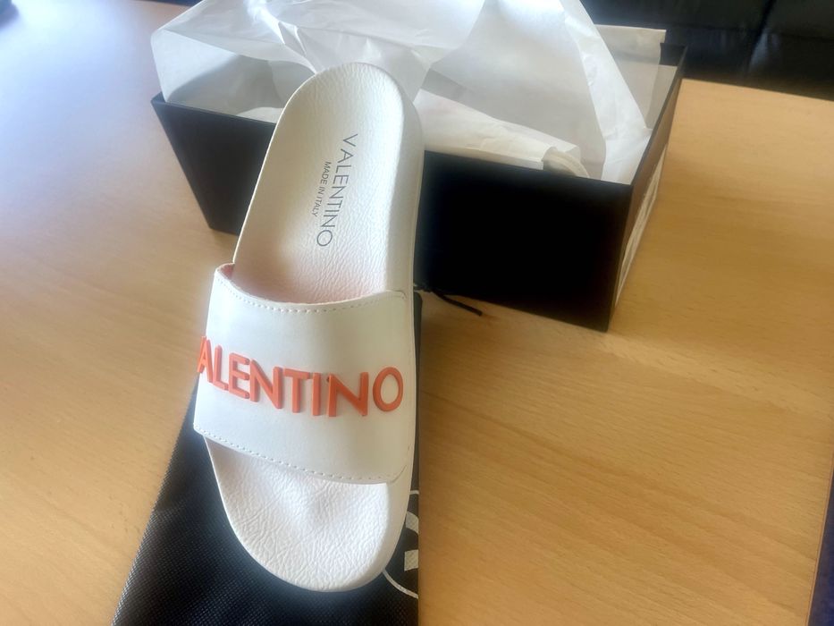 Бели дамски чехли Valentino by Mario Valentino