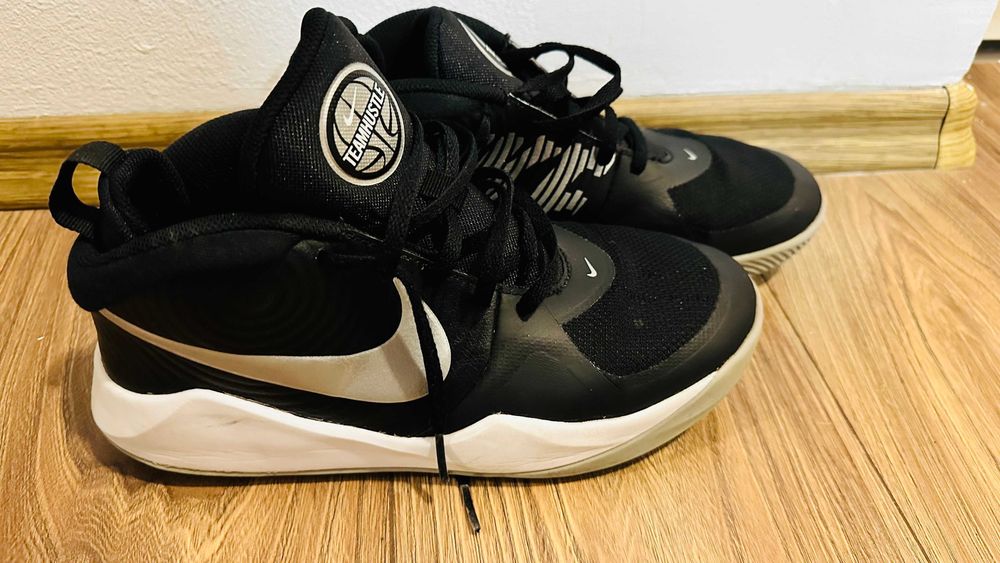 Nike Team Hustle, Baschet Copii, închidere arici, Argintiu Metalic, 39