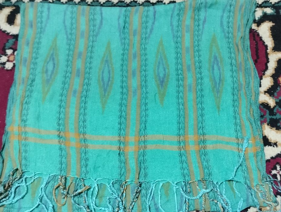 Женские кофты, брюки и шарфик