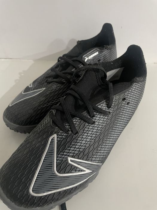 Бутсы сороконожки для футбола