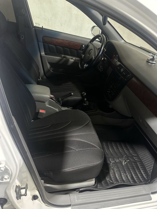 Lasseti sotiladi tayor tozza