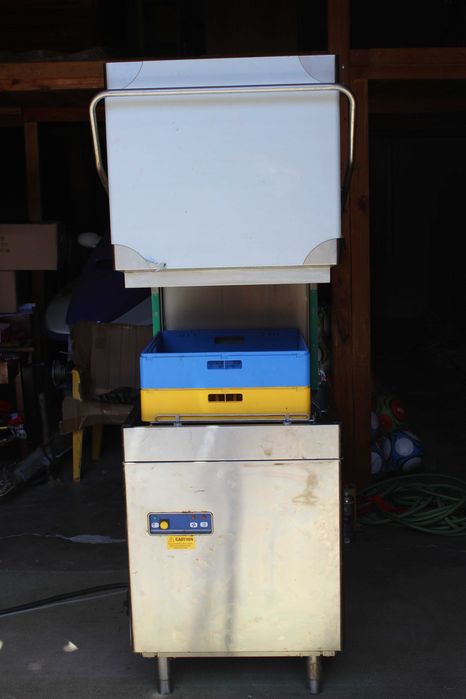 Masina de spalat vase si pahare profesionala SILANOS E 1000