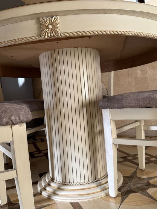 Круглый Стол и стулья(4шт)