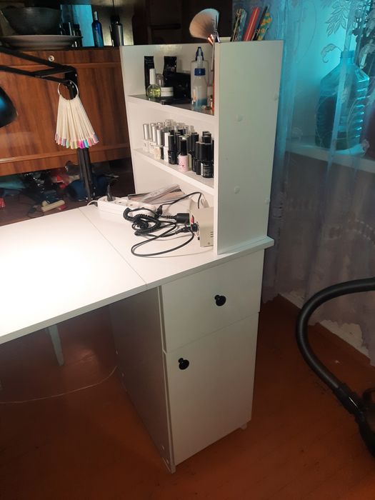 Продам стол для маникюра