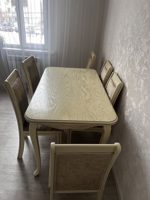 Кухонный стол со стульями