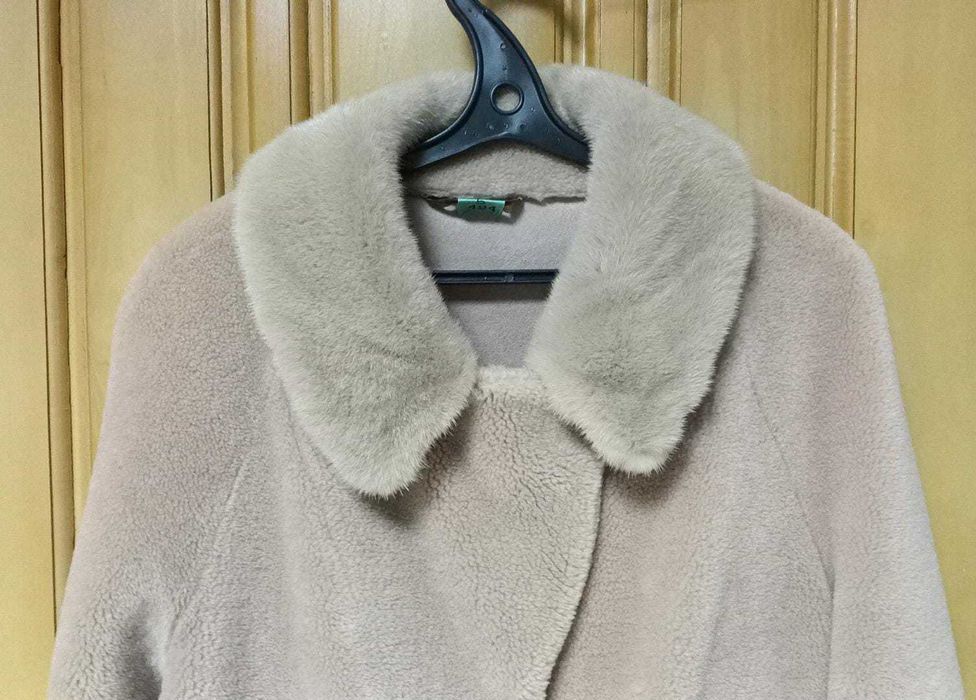 Продам шубу (с норковой отделкой)