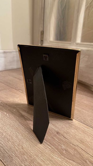 Винтидж елегантна рамка – месинг с черен емайл.