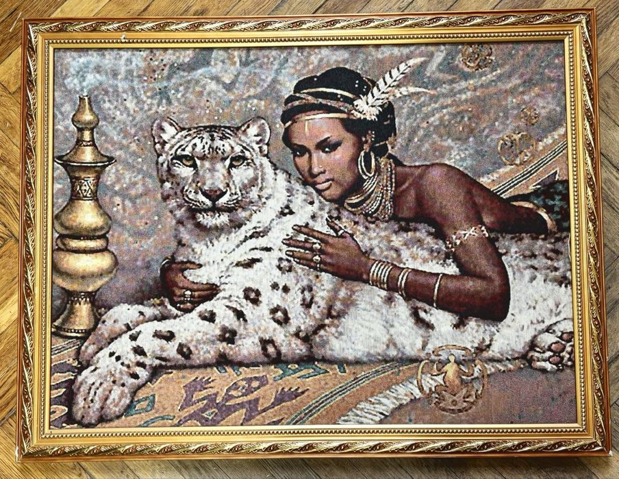 Гобеленовая картина с леопардом в золотой раме