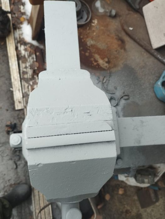 Продам рабочие тиски