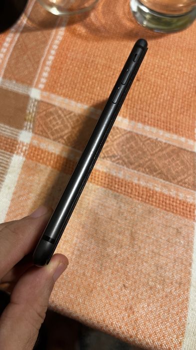 Продава iPhone 8 64Gb