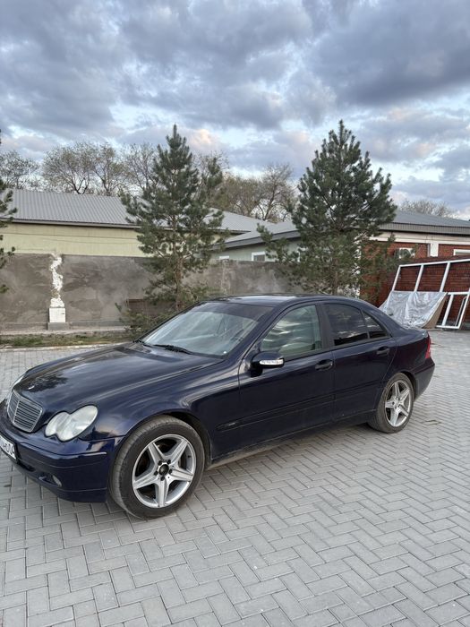 Mercedes С w203,