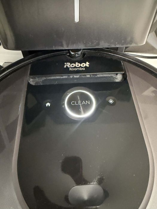 iRobot Roomba i8+