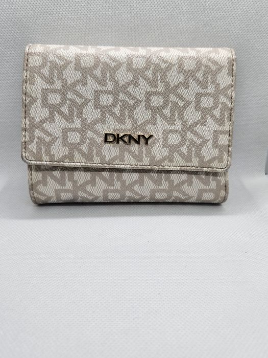 DKNY Оригинално портмоне