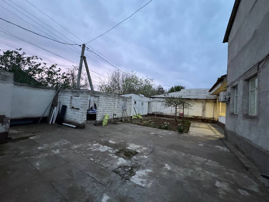 В центре города продается частный дом