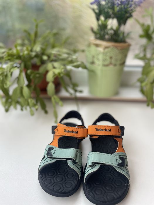 Продавам детски сандали