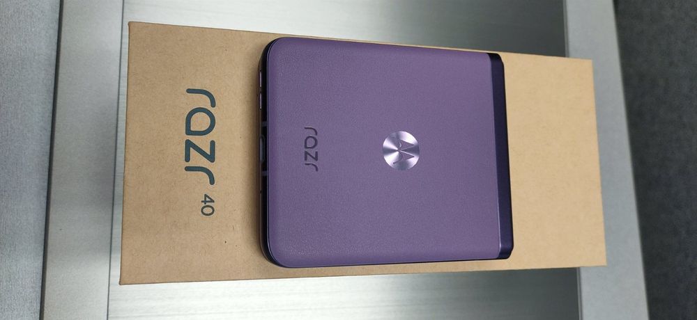 MOTOROLA RAZR 40 лилав 265 GB