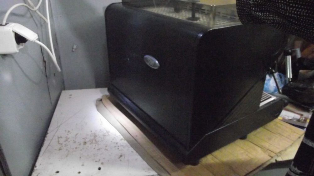 Комплект професионална кафе машина с кафемелачка.