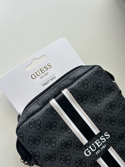 Чантичка за таблет Guess