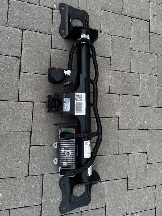 Vand cablu pentru carlig Tesla Model Y