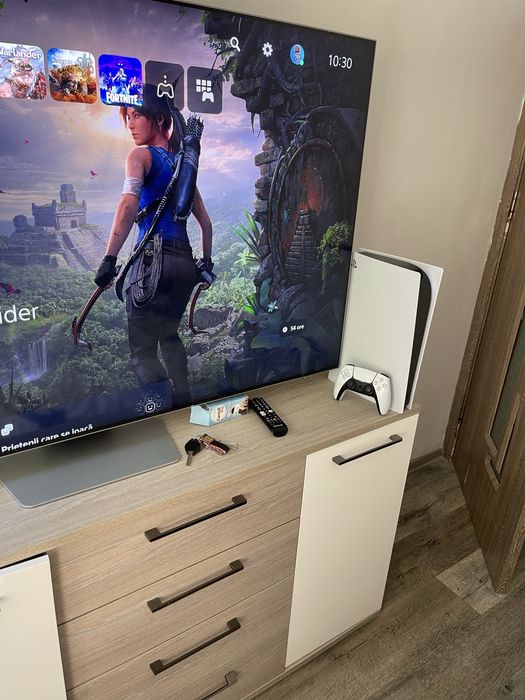 Vand playstation 5  pretul este de 2000 de lei