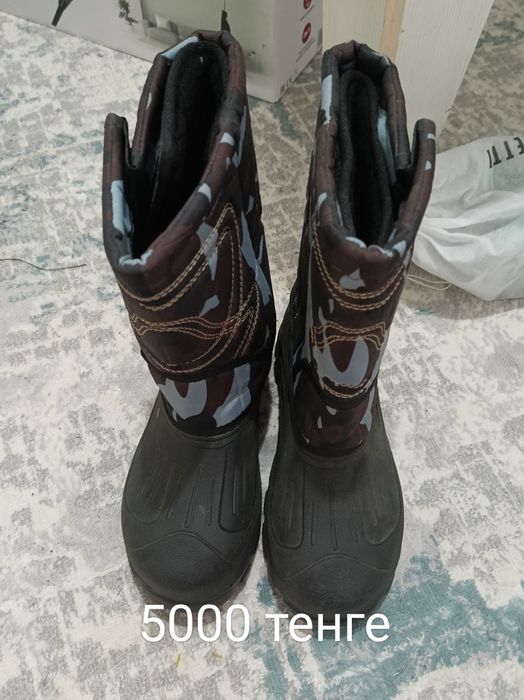 Аяқ киім сатылады