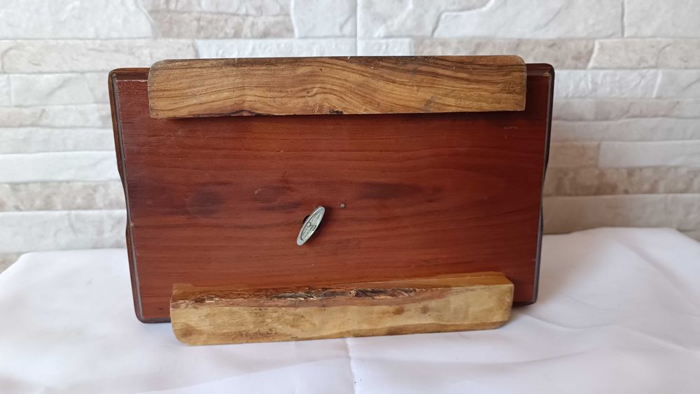 Стара дървена музикална кутия за бижута