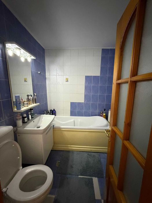 Apartament cu doua camere decomandat , mobilat si utilat