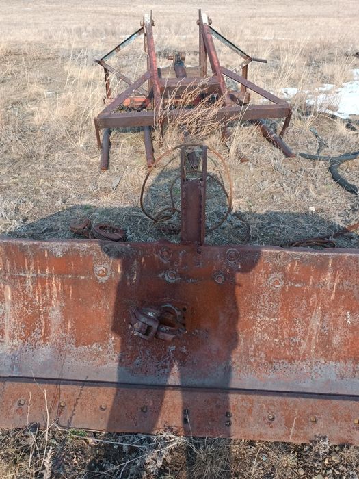 Продаю КТП-4, самодельные вилы, лопата..