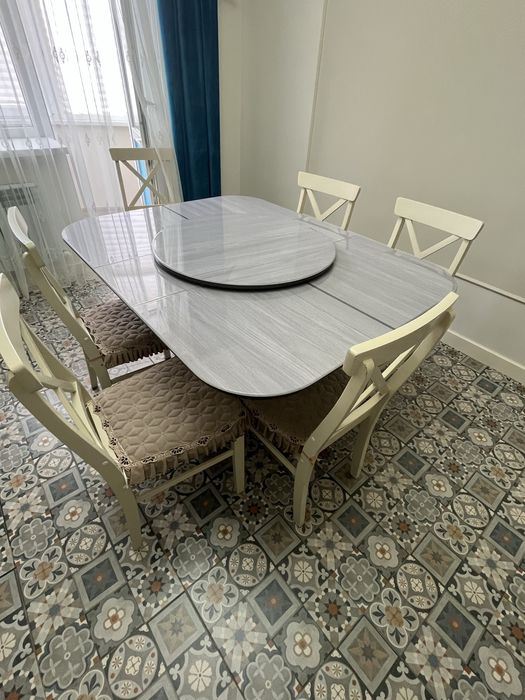 Стол и стулья в кухню