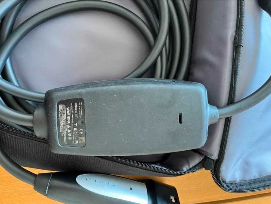 Зарядна станция TESLA Universal Mobile Charger Gen2 7.4kW монофазна 32A