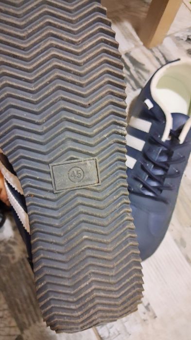 Кросовки 45  размер