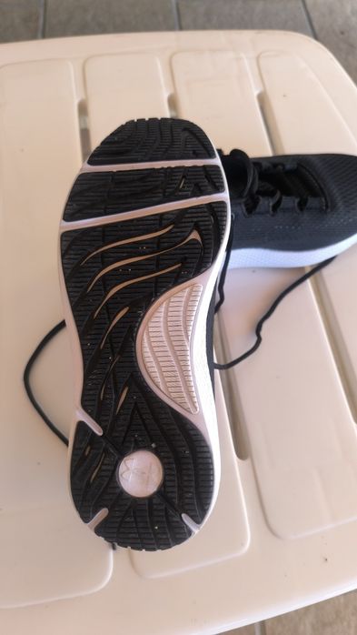 Дамски спортни обувки 38 номер