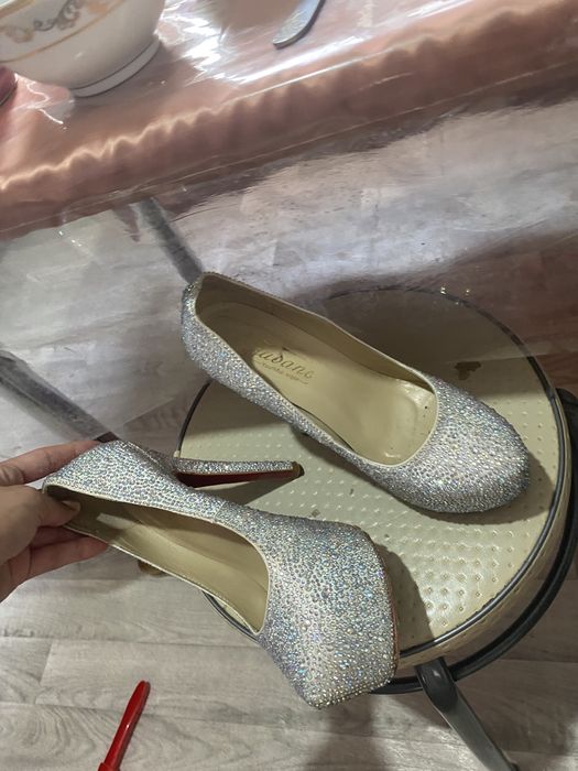 продам блестящие туфельки