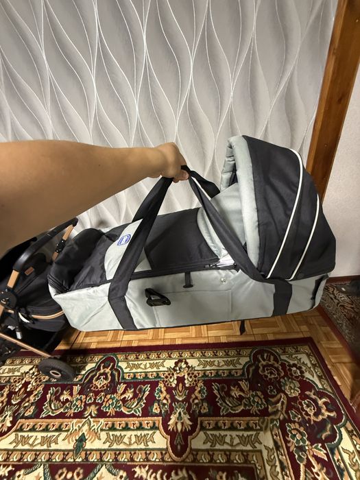 Продам коляску 2 в 1 вместе с переносноской