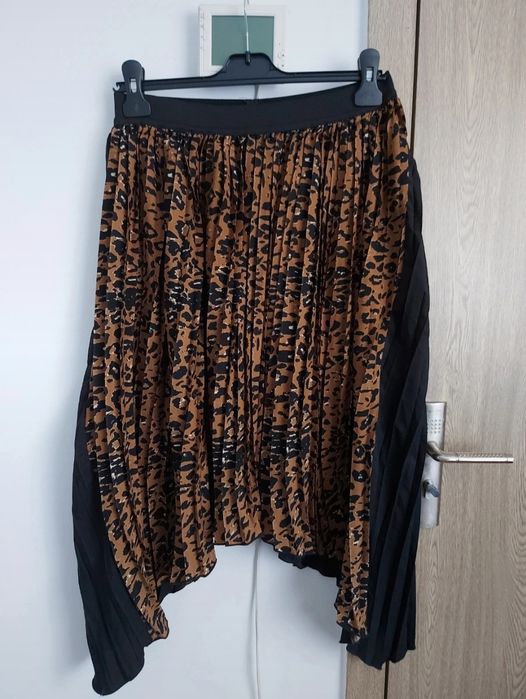 Fusta midi asimetrica Saint Tropez , pe negru, print leopard [M]