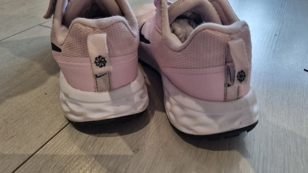 Маратонки Nike. Номер 32.