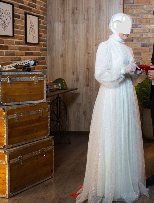 Ayollar oqshom libosi