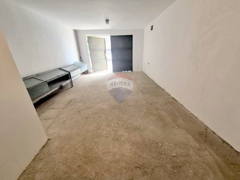 Дава се под наем Гараж / Паркомясто в Варна, Трошево - 26 кв.м за 153 € - Снимка #1