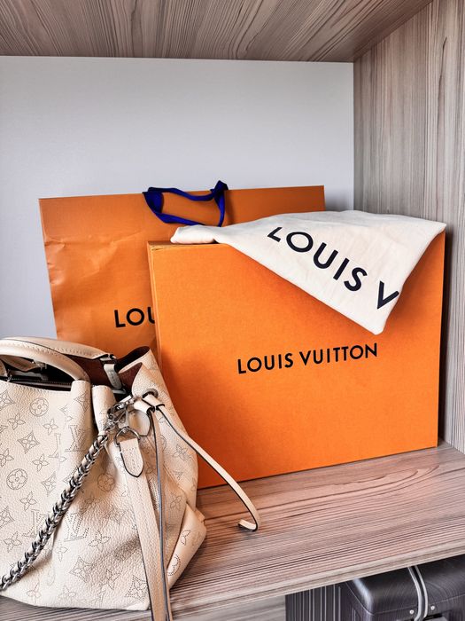 Louis Vuitton Bella Tote Mahina — оригинал