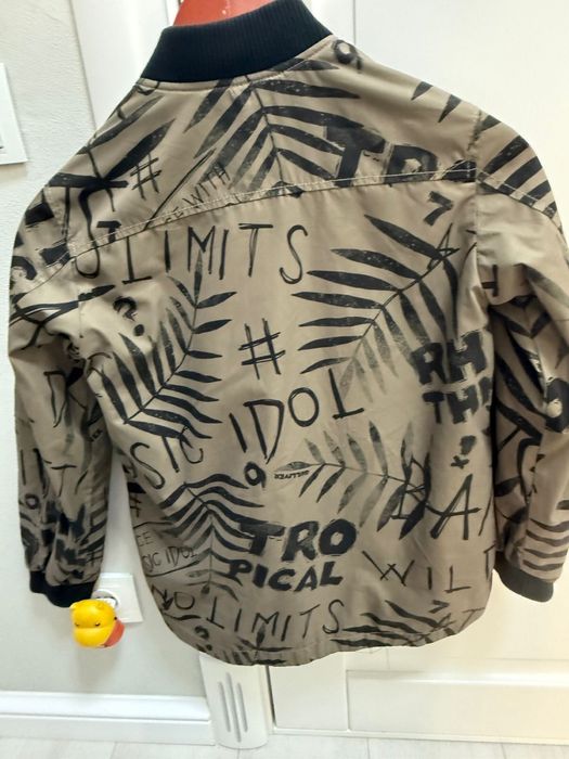 Продам ветровку для мальчика