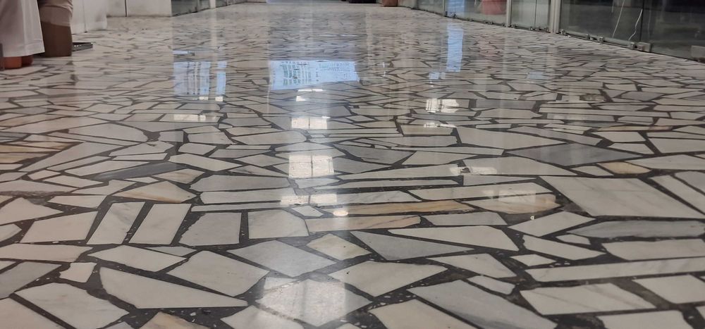 Slefuire profesională pardoseli din mozaic.